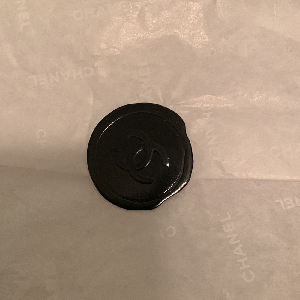 Chanel Gift Box - Picture 3 of 4